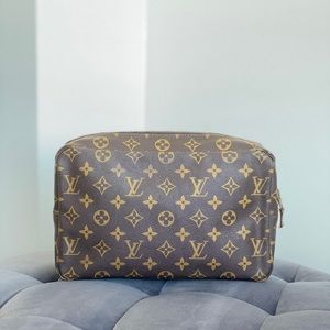 Louis Vuitton trousse 28 pouch